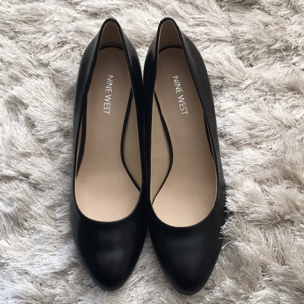 Nine West never worn 8 1/2 black patent wedges